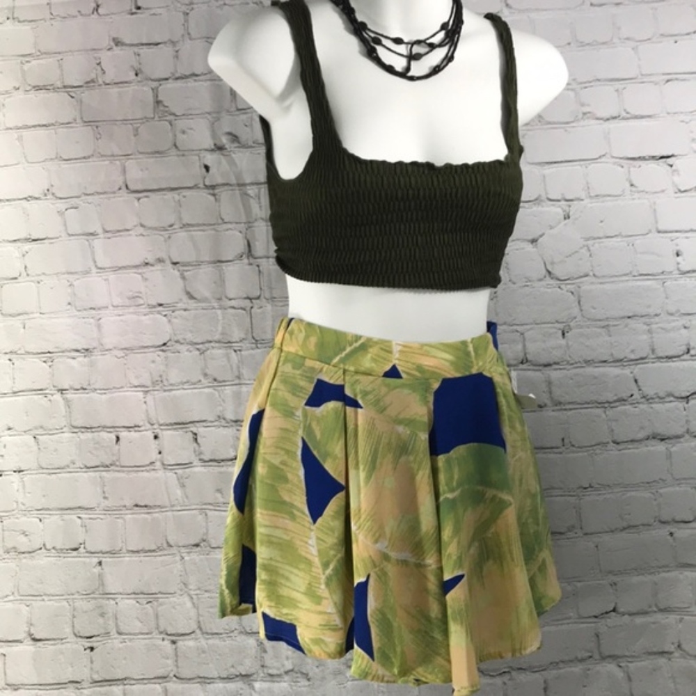 3/$15 AKIRA Black Label floral caviar shorts S